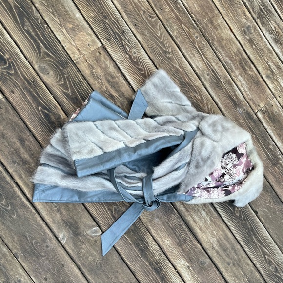 Beautiful Vintage Mink Fur and Gray Leather Belted Jacket 70sVibe - Picture 8 of 16